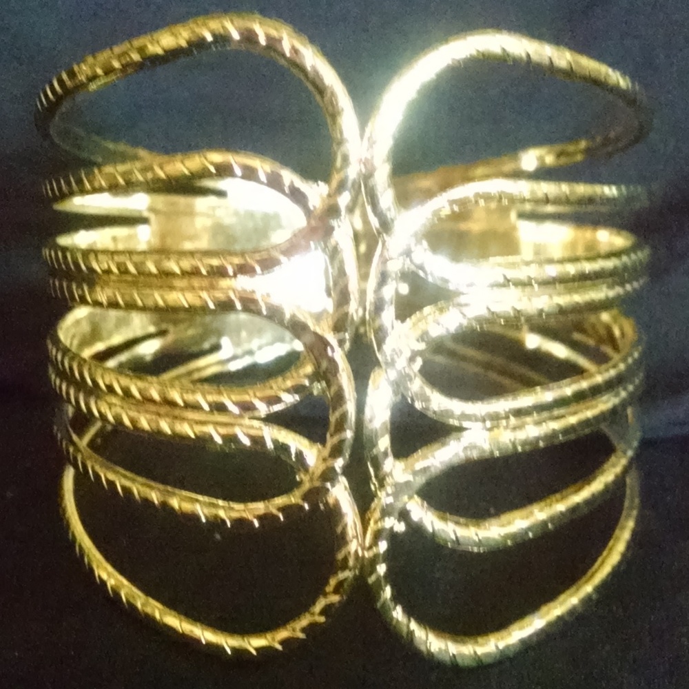 Gold Shiny Cut-Out Hienge Wide Cuff Bracelet
